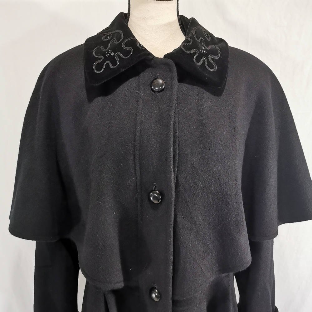 Gothic Victorian Black Women's Cape-Back Coat - Picture 3 of 12